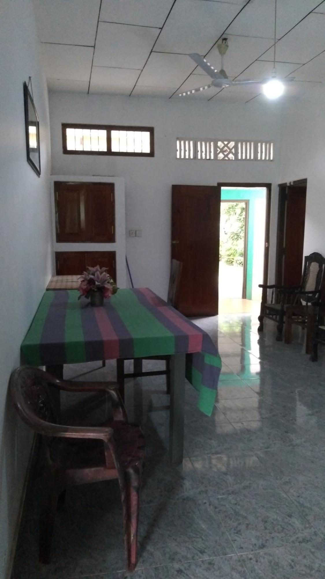 Ch Rooms - Transit Airport Negombo Buitenkant foto